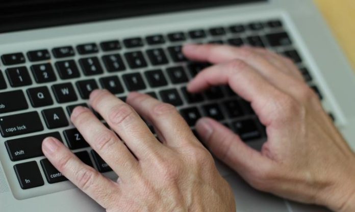 Google y Facebook saben cuando ves porno, aún en modo incógnito