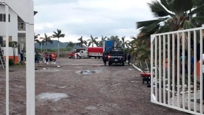 Hombre abraza a su ex novia y la mata de dos balazos