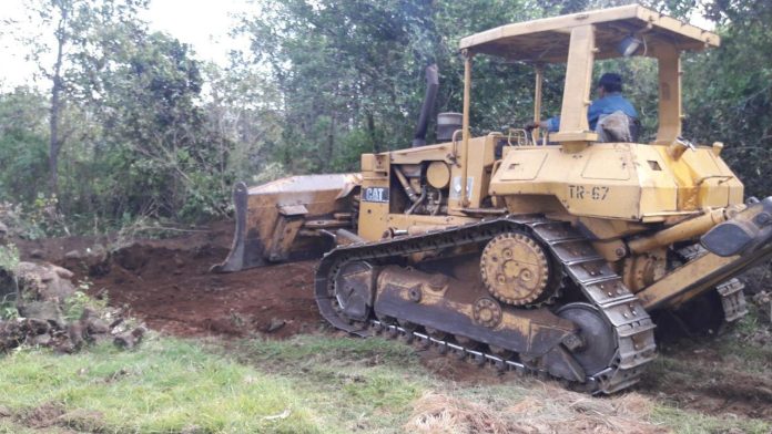 Rehabilitados, 90 km de caminos saca cosechas en comunidades de Uruapan
