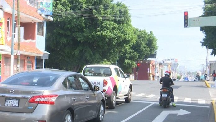 Cerca de dos meses tardaron en reparar el semáforo de Cuautla, ciudadanos conformes