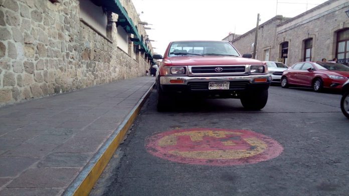 Comerciantes del mercado de dulces se quejan de la poca tolerancia de los tránsitos
