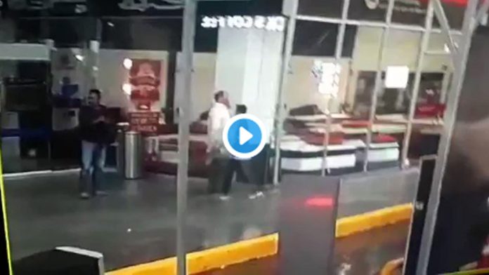 Video: Captan cómo acribillan a policía para poder asaltar a cuentahabiente