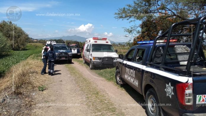 Policía Michoacán localiza ambulancia robada; los heridos no aparecen