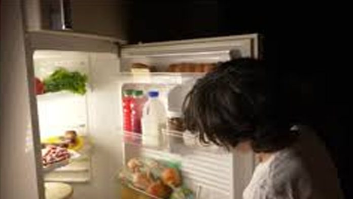 Niño de 7 años muere electrocutado al tocar un refrigerador en Sinaloa