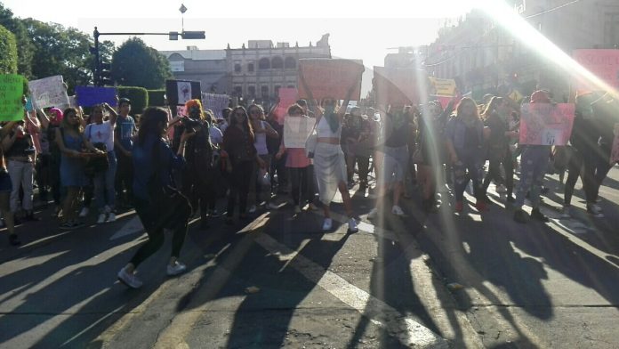 Al grito de 