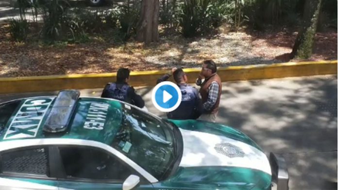 Video: Policías se persignan al recibir “mordida”