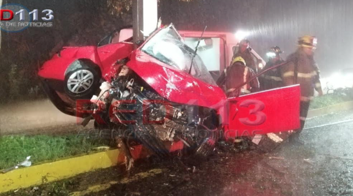 Fallece automovilista al chocar contra un árbol en la Morelia-Pátzcuaro 