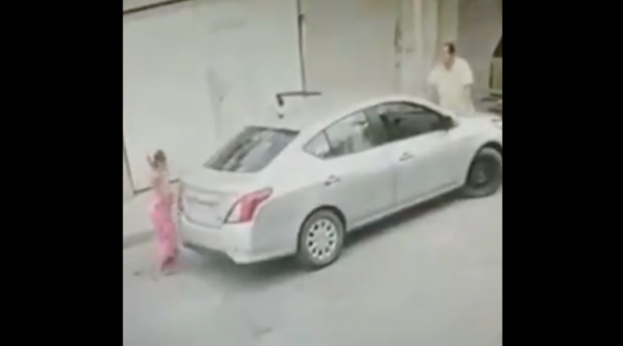 VIDEO: Sujeto agrede sexualmente a una niña en plena calle