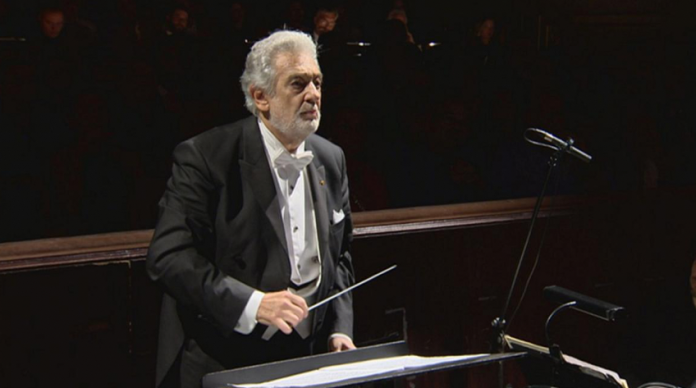 Nueve mujeres acusan a Plácido Domingo de acoso sexual; él se defiende