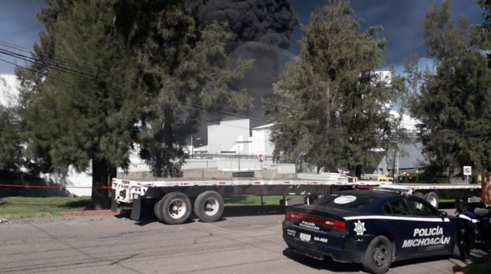 Se espera el arribo de espuma para mitigar el incendio en Cd. Industrial