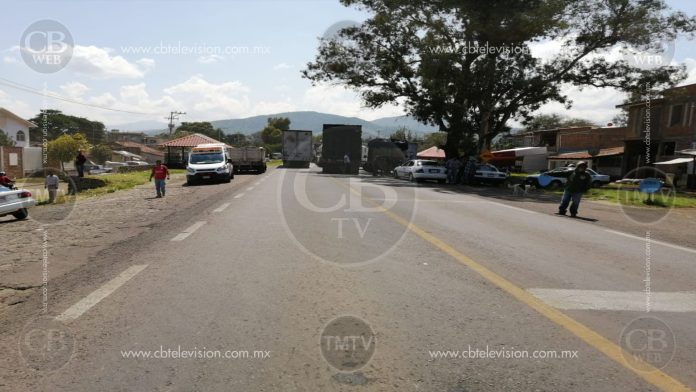 Lo acusan de secuestrar a un menor e intentan lincharlo, en Chilchota