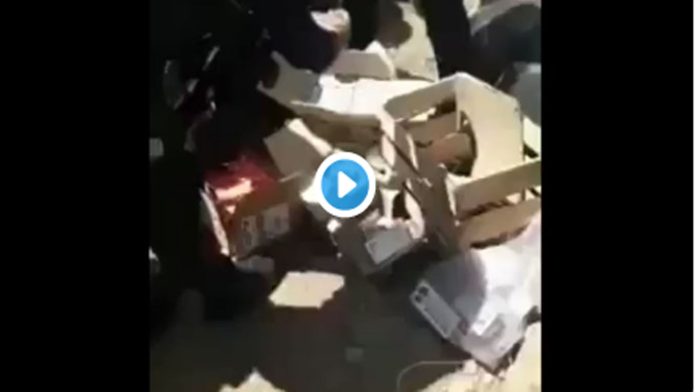 Video: Habitantes retienen a soldados que trasladaban municiones escondidas en cajas del DIF