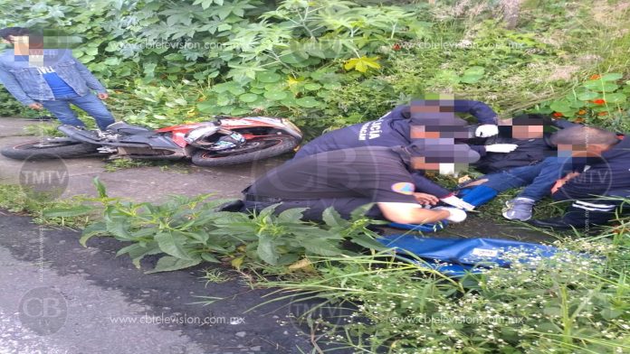 Conductor de camioneta impacta contra motociclista y se da a la fuga