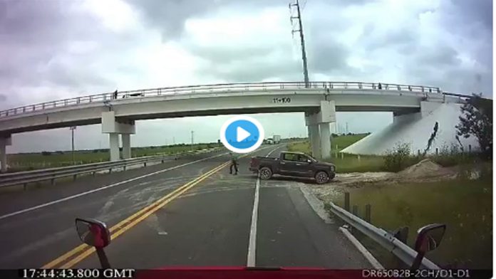 Video: Captan a presuntos sicarios asaltando a traileros