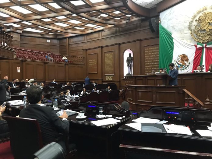 Integrantes del 7º Parlamento Juvenil, presentan sus iniciativas ante el Pleno