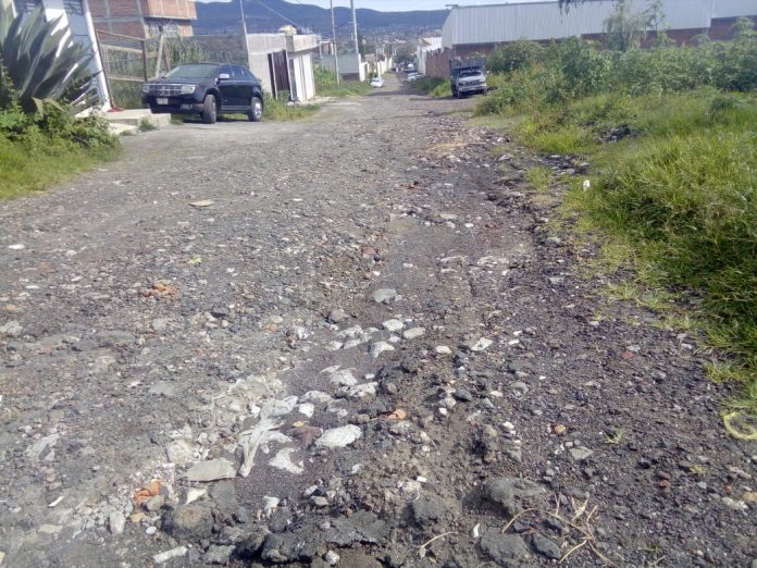 Diez y ocho años sin calles pavimentadas ni agua potable en Tinijaro, Morelia