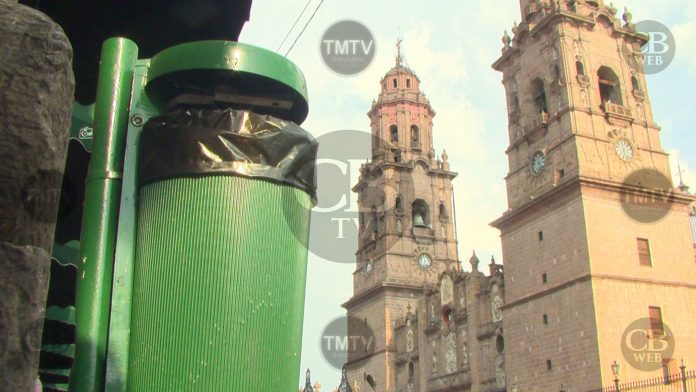 Denuncian ciudadanos contenedores de basura insuficientes en el centro histórico de Morelia