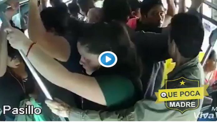 Video: Hombre acosa sexualmente a una mujer en trasporte público; nadie interviene