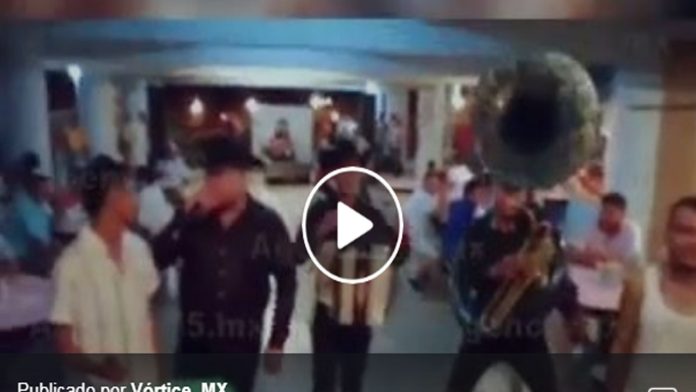 Video: Hacen fiesta dentro de penal en Chiapas; destituyen al director