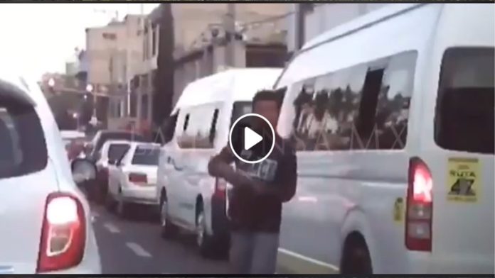 Video: Nueva forma de asaltar; marcan con folletos a sus victimas