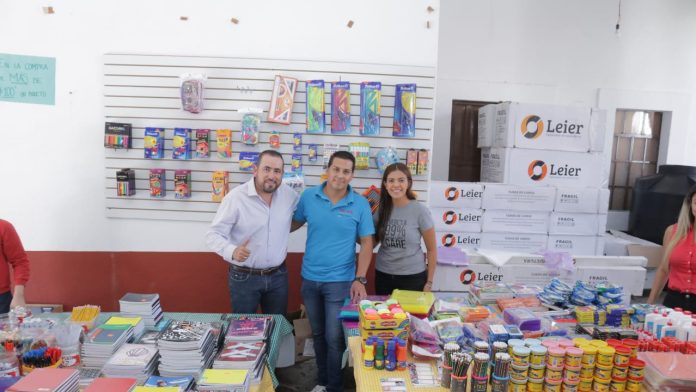 Realiza Humberto González Feria de Útiles Escolares 2019