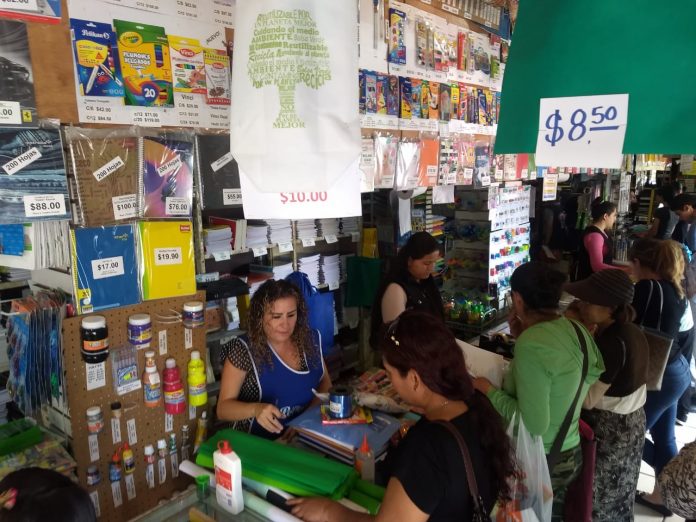 Familia michoacanas gastan un promedio de mil 500 pesos en útiles escolares