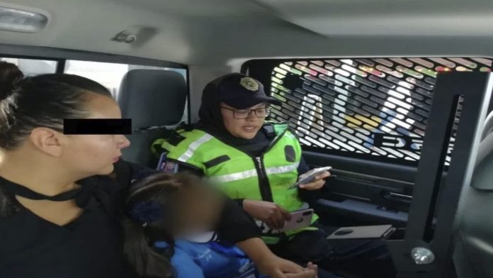 Madre que agredió a su hija por no querer ir a la escuela le prohiben acercársele