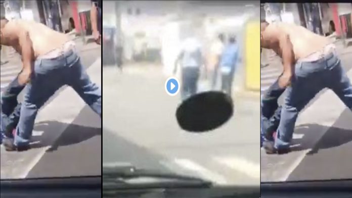 Video: Hombre agrede a otro con un picadillos por presunto pleito vial