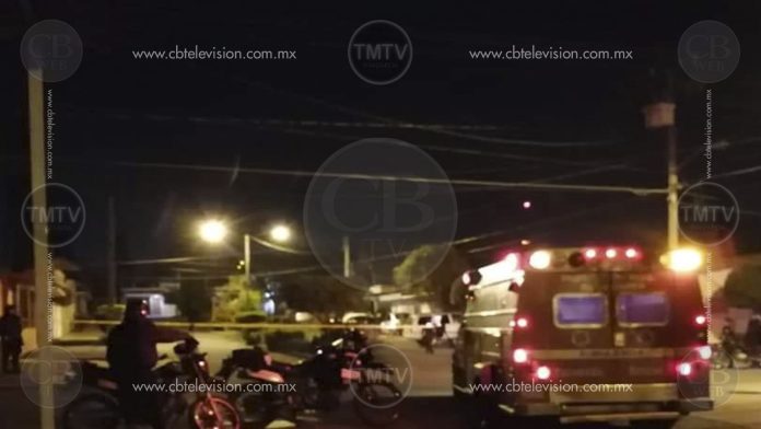 Hacen explotar a un hombre en la plaza principal de Ario de Rayón