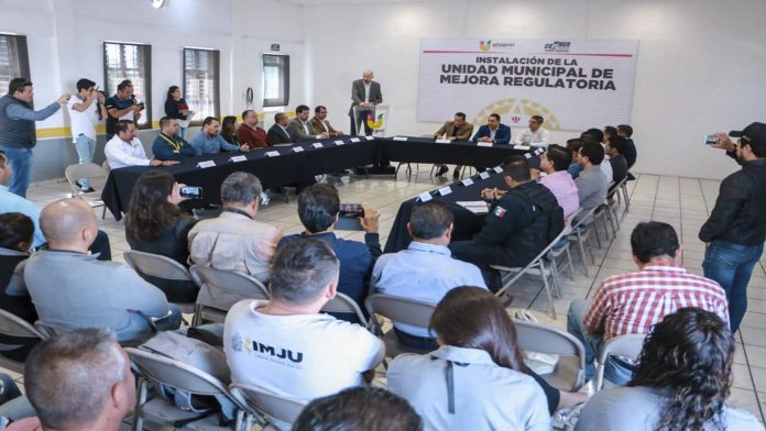 Víctor Manríquez instaló Unidad Municipal de Mejora Regulatoria