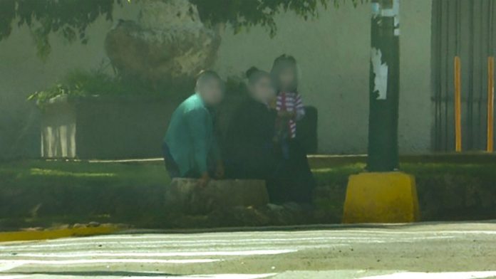 Mientras miles de niños regresan a estudiar, otros trabajan en cruceros porque no cuentan con recursos económicos
