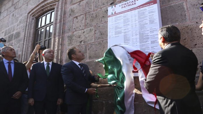 Encabeza Carlos Herrera recorrido del Bando Solemne de las Fiestas Patrias