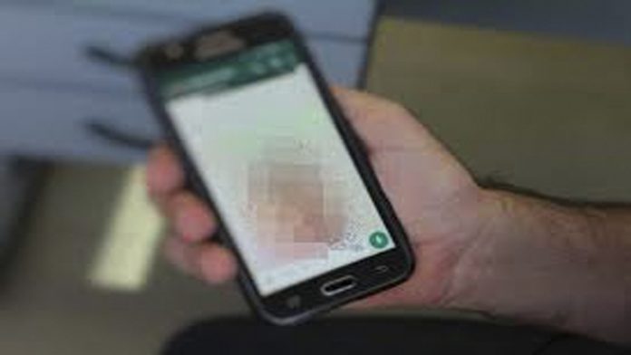 Encuentran pornografía infantil en celular de profesor de secundaria
