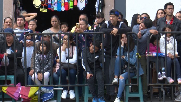 Ciudadanos reclaman falta de Cuerudos en el desfile conmemorativo al Siervo de la Nación