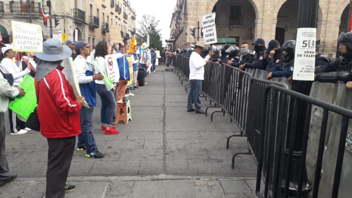 Se manifiesta Junta de caminos en el Centro Histórico