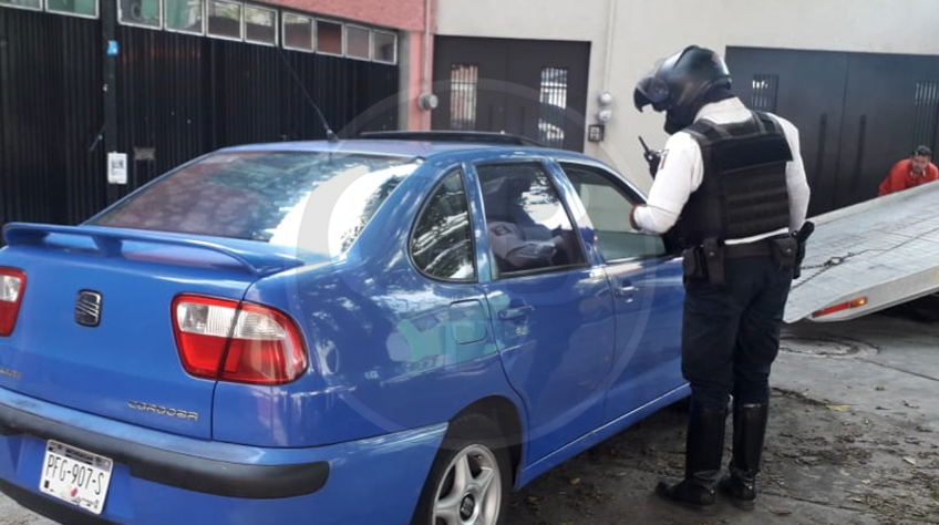 Arrestan a dos jóvenes acusados de despojar un cuentahabiente Arrestan a dos jóvenes acusados de despojar un cuentahabiente