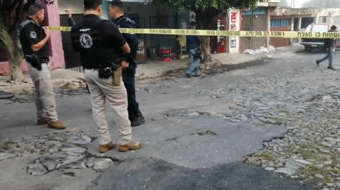 Roban camioneta con dos niñas a bordo