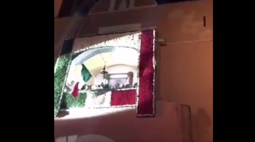 VIDEO: En pleno Grito, se le cae bandera a alcalde de Hidalgo VIDEO: En pleno Grito, se le cae bandera a alcalde de Hidalgo