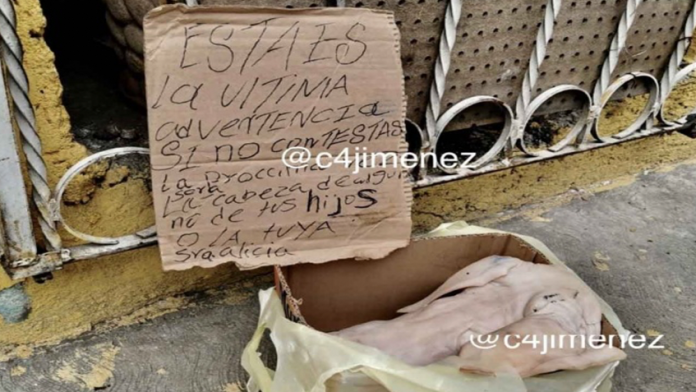 Extorsionan a señora que vende quesadillas en las calles de la CDMX