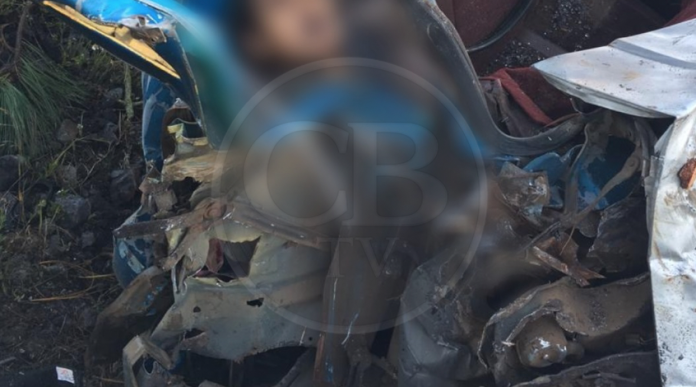 Choque de camioneta deja un muerto y tres lesionados
