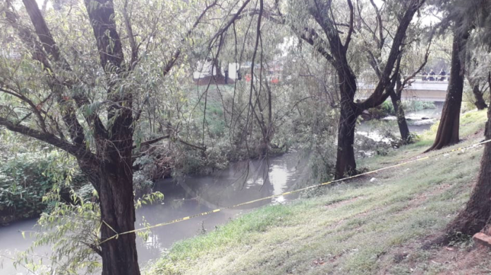 Hallan a una persona flotando en el río chico de Morelia