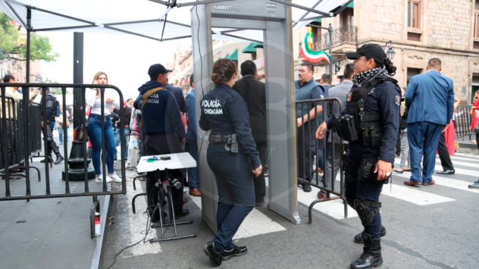 Activo operativo de vigilancia por desfile, en Morelia