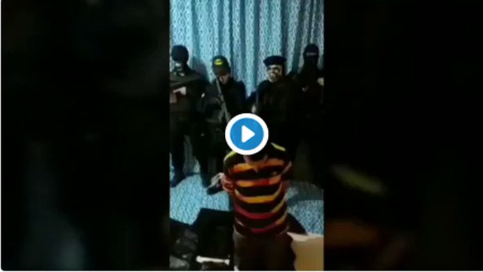Video: Interrogan a presunto extorsionador; lo mataron y colgaron de un puente
