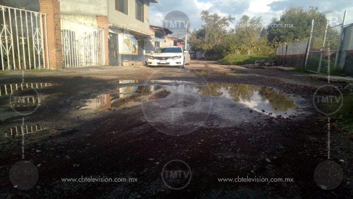Persiste deficiencia de pavimentación en calles de Morelia
