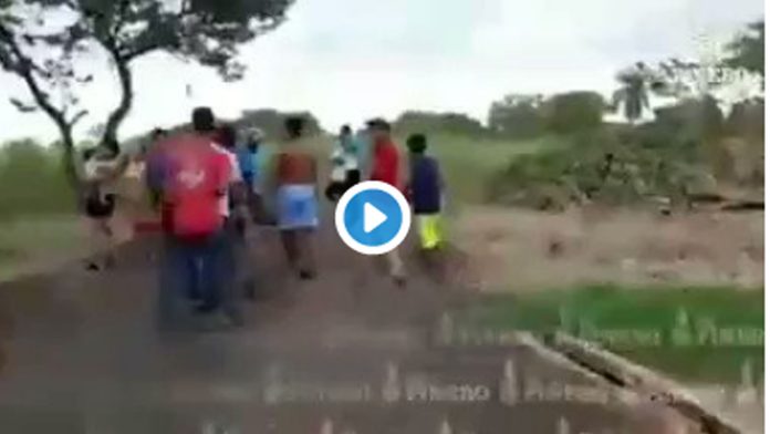 Video: Habitantes corren a pedradas a elementos de la Guardia Nacional