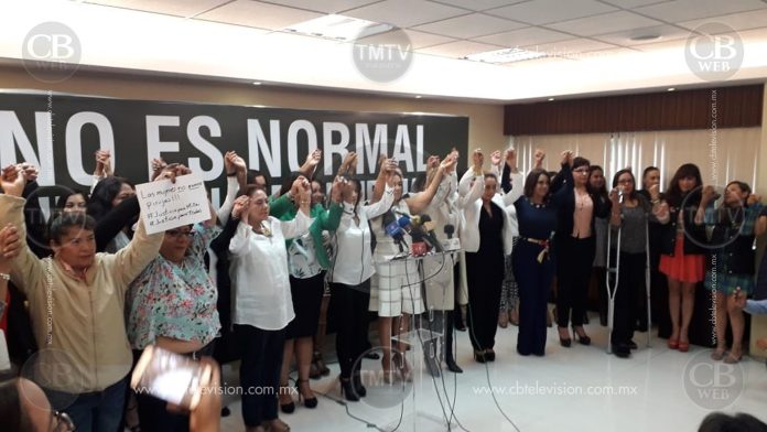 Por violencia de género, mujeres organizadas reclaman la destitución de Mireles