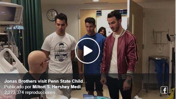 Video: Jonas Brothers sorprende a fan que no pudo asistir a su concierto por ir a quimioterapia