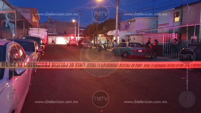 Joven es asesinado en las escaleras de su casa en el Infonavit Arboledas
