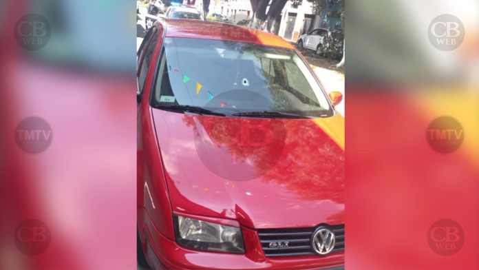 Balean un Jetta en el Centro de Morelia