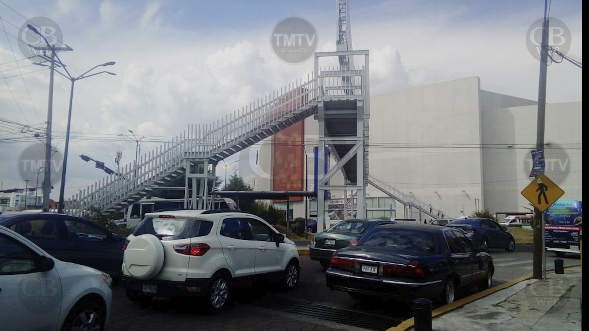 Posible remoción del puente en Av. Camelinas Posible remoción del puente en Av. Camelinas